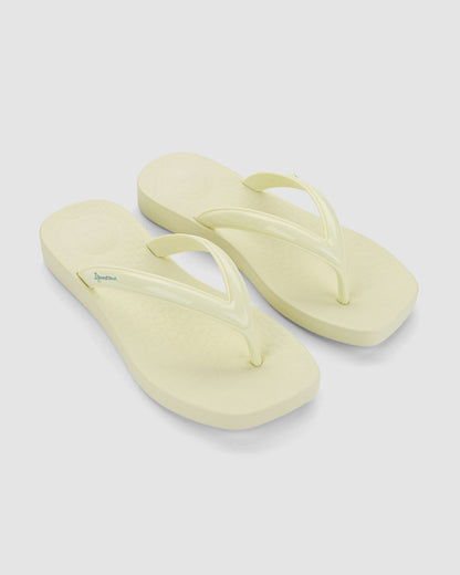 Sandalia  Mujer Beige Pluma Ipanema